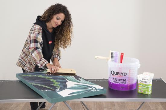 Шаг 6: Наклеиваем обои